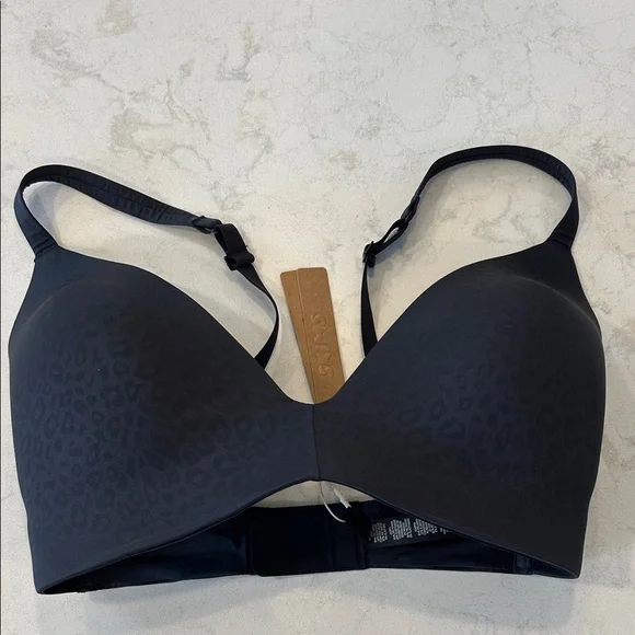 SKIMS Wireless Form Lightly Lined T-Shirt Demi Bra in Onyx Leopard Micro Print - Picture 7 of 13